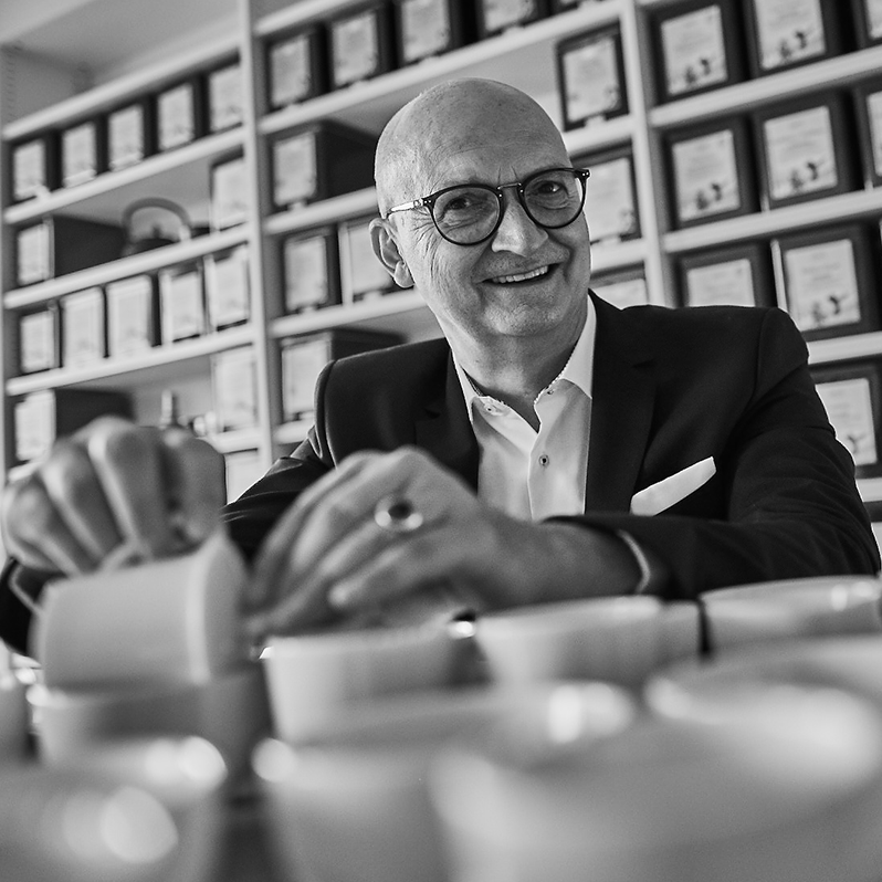 TeaAcademy-Leiter Bernhard-Maria Lotz Ronnefeldt Mitarbeiter Bernhard-Maria Lotz