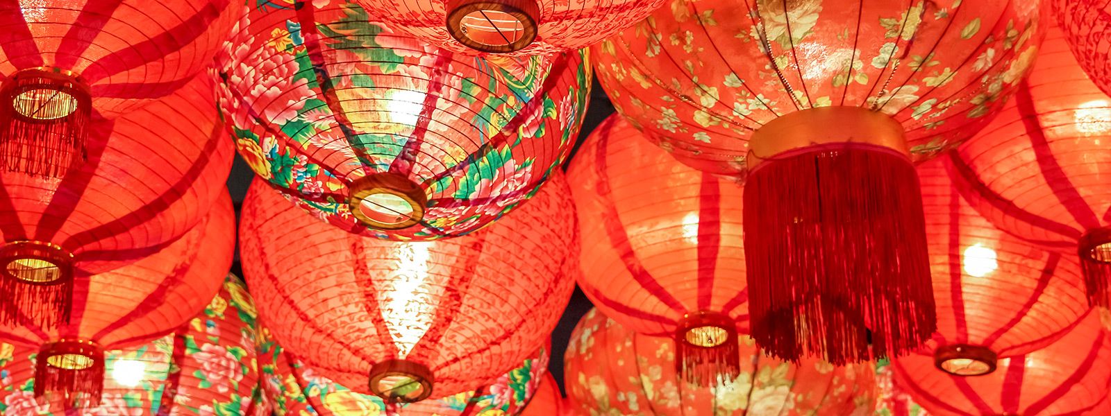 Rote chinesische Lampions
