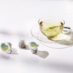 Teetasse und Kapseln von Ronnefeldt Simplicitea Green Tea