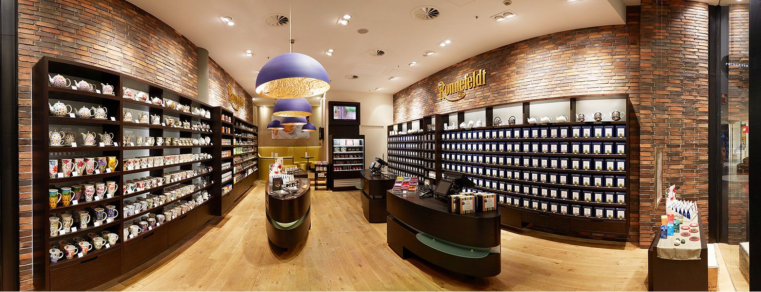 Ronnefeldt Brandstore in Frankfurt mit hochwertigem Interieur, Teekeramik und edlen Teedosen
