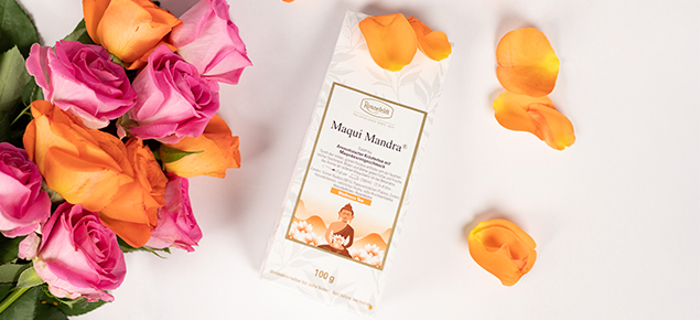 Ronnefeldt Maqui Mandra® Tee mit rosa und orangefarbenen Rosen